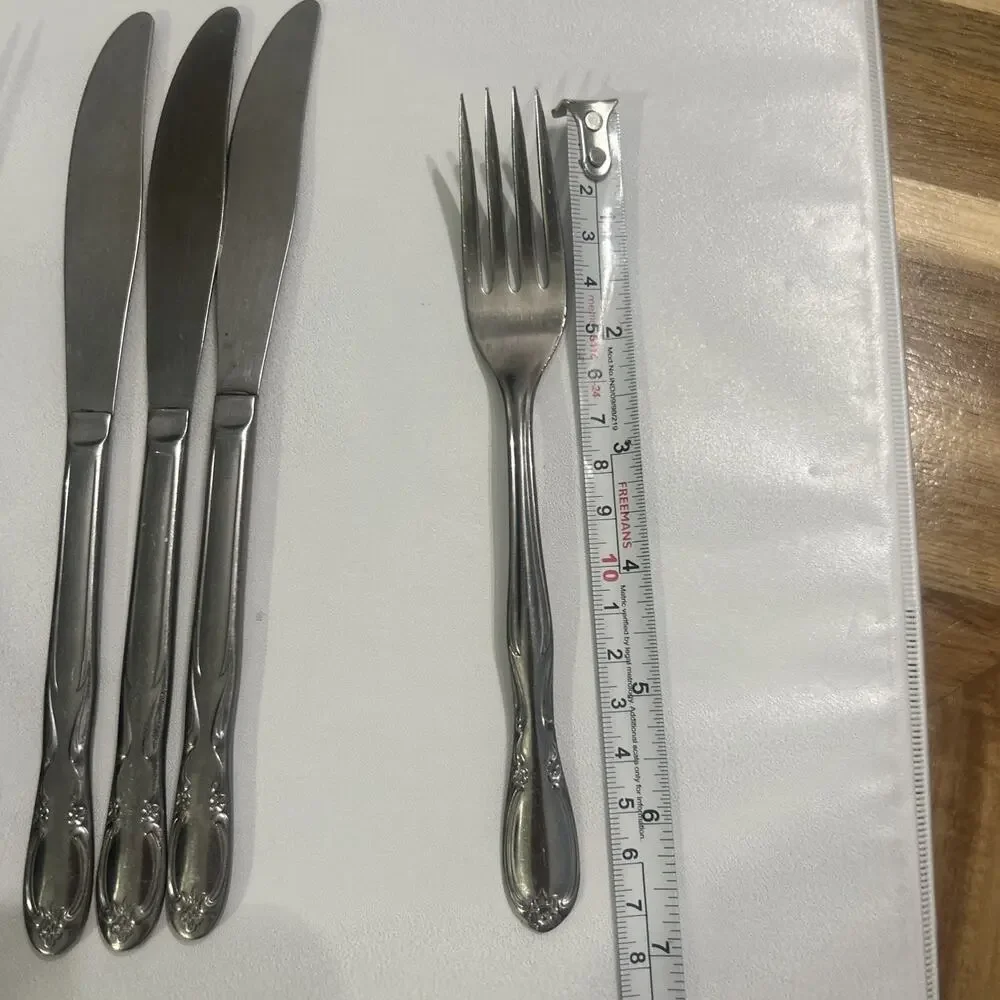 Vtg Superior International Chapel Hill Set of 5 - Dinner Knives & 2 Dinner Forks